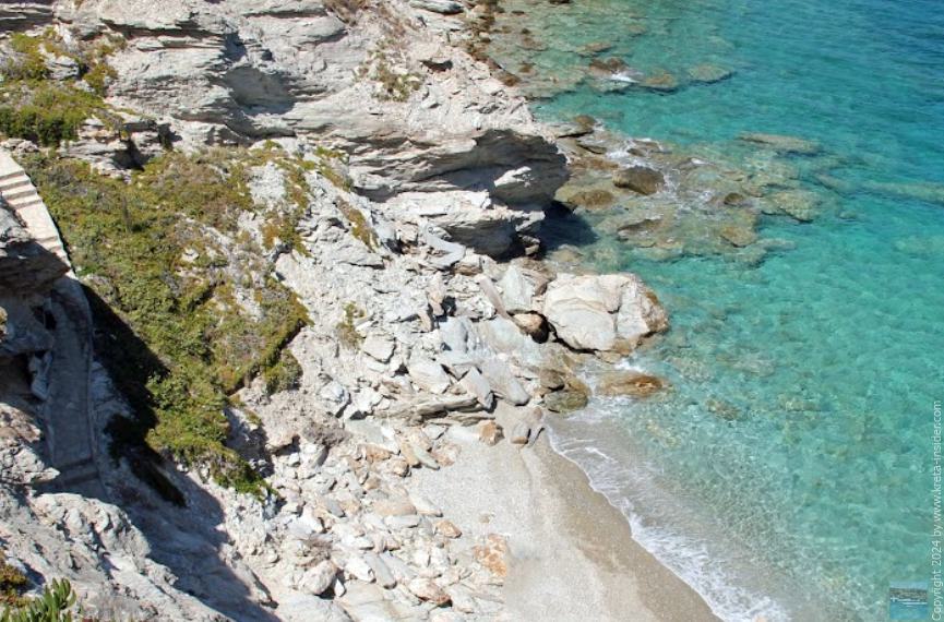 Parasfoungario Beach