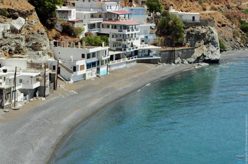 Tris Ekklisies Beach