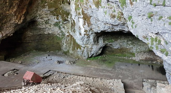 app-Idäische Grotte (3)