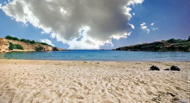 app-Yannis Beach place1