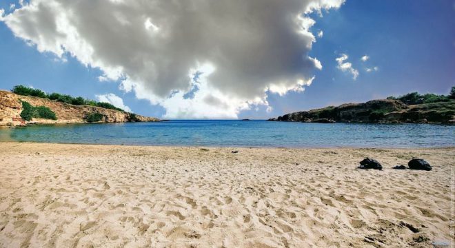 app-Yannis Beach place1